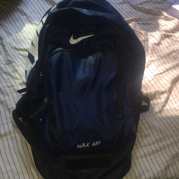 nike team training max air backpack